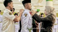 Bupati Tulang Bawang Dr. Hj Winarti SE., MH mengukuhkan anggota Pasukan Pengibar Bendera Pusaka (paskibra)