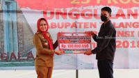 Bupati Winarti Berikan 3 Unit Ambulance Gratis, 11 Unit Motor dan Bantuan Sembako ke Kecamatan Gedung Aji