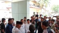 Buntut Amplop Berisi Rp.10 Ribu, Kantor Camat Kronjo Digeruduk Puluhan Wartawan