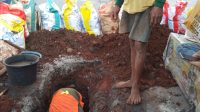 Proyek Galian Kabel Fiber Optik Abaikan Keselamatan Kerja