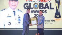 Hatrick, Pj Bupati Tulang Bawang Raih The Best Figure Innovative Of Indonesia 2024.