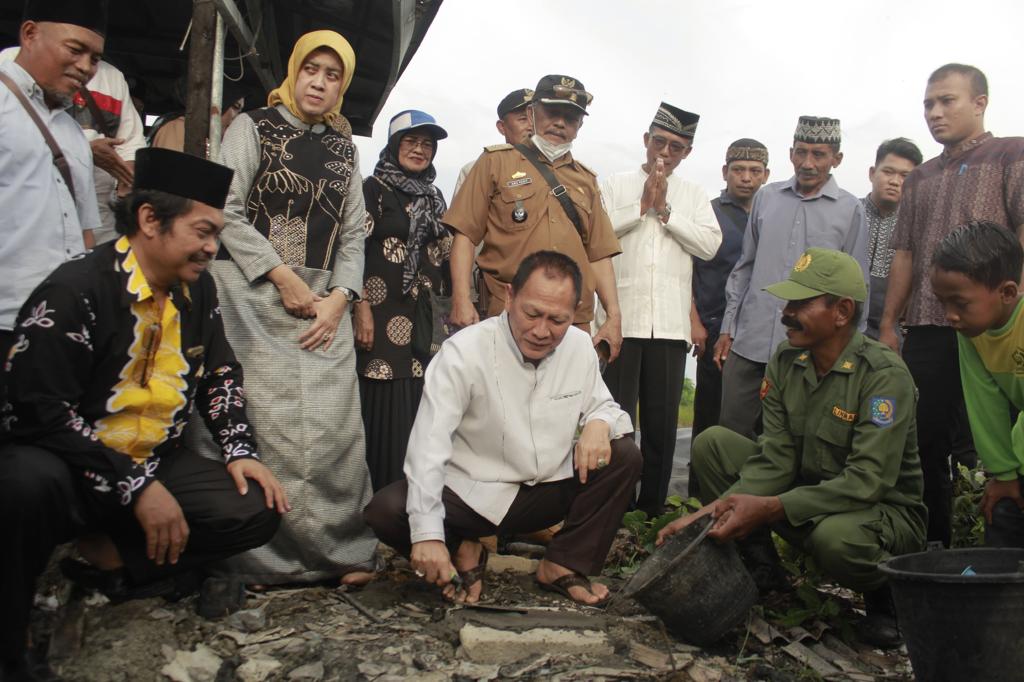 Rumah Guru SDN 01 Bumi Dipasena Makmur, Kecamatan Rawjitu Timur Dapat Program Bedah Rumah. Rumah Guru SDN 01 Bumi Dipasena Makmur, Kecamatan Rawjitu Timur Dapat Program Bedah Rumah.