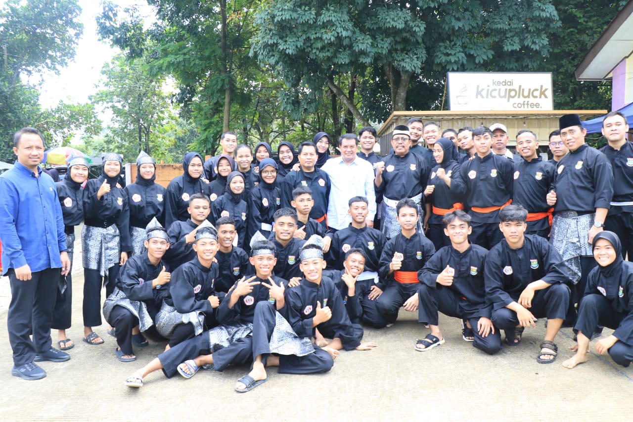 Hadiri Pengukuhan Atlet Pencak Silat Kabupaten Tangerang, Sekda Minta Atlet Silat Tunjukan Semangat Juang Tinggi di POPDA XI Banten.