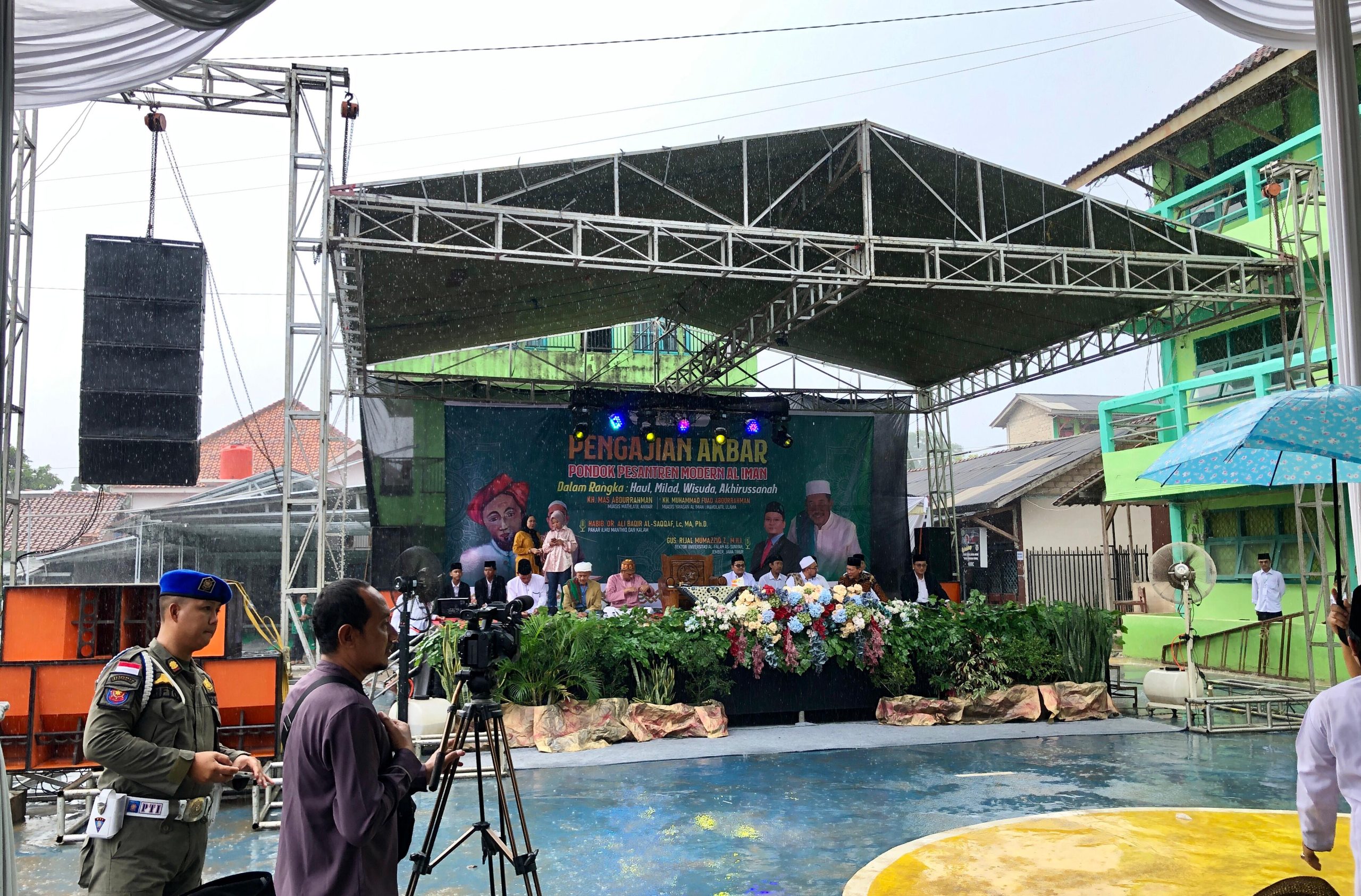 Ratusan Jama’ah Hadiri Pengajian Akbar Bersama Pj Bupati Tulang Bawang di Ponpes Al Iman Ratusan Jama’ah Hadiri Pengajian Akbar Bersama Pj Bupati Tulang Bawang di Ponpes Al Iman.