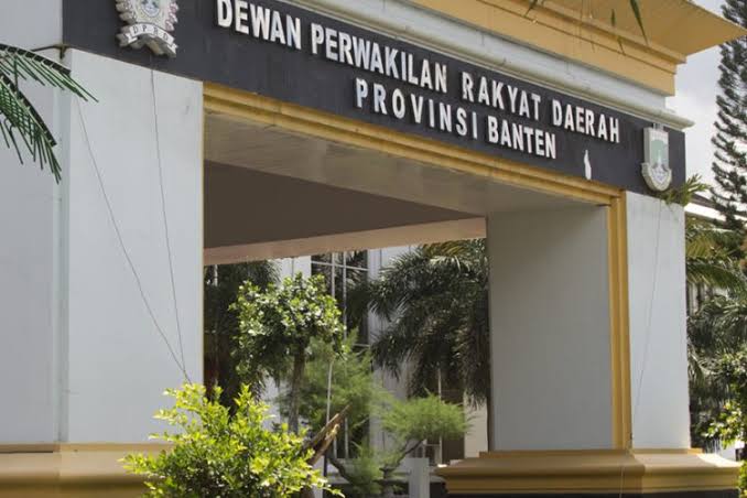 DPRD Provinsi Beli Ratusan Meja Kursi?