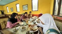 Melihat Keperdulian Siswa SD, Lurah Benda Mengajak Makan Bareng