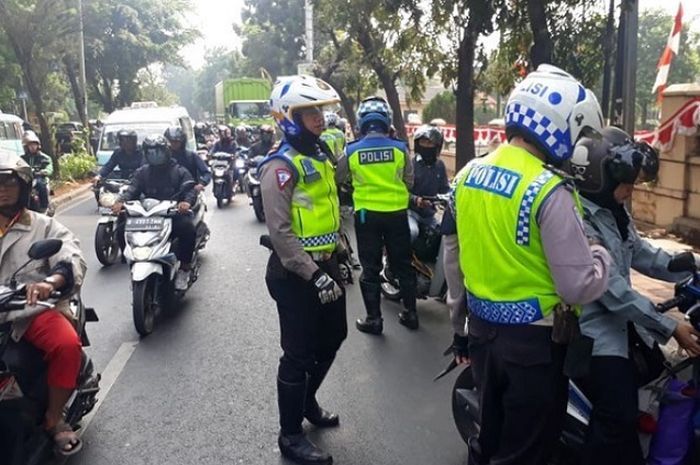 Siap-Siap STNK Dan SIM, Polisi Siap Gelar Operasi Zebra Mulai 14 Oktober. Siap-Siap STNK Dan SIM, Polisi Siap Gelar Operasi Zebra Mulai 14 Oktober.