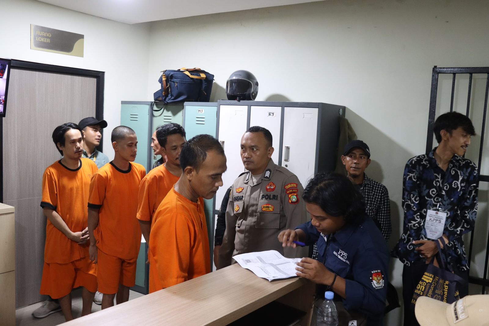 192 Tahanan Sat Tahti Polres Metro Tangerang Kota Nyoblos Pilkada Serentak 2024.