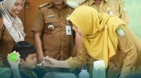 Camat Larangan H.Nasrullah Tinjau Kegiatan MBG di SDN Larangan 2