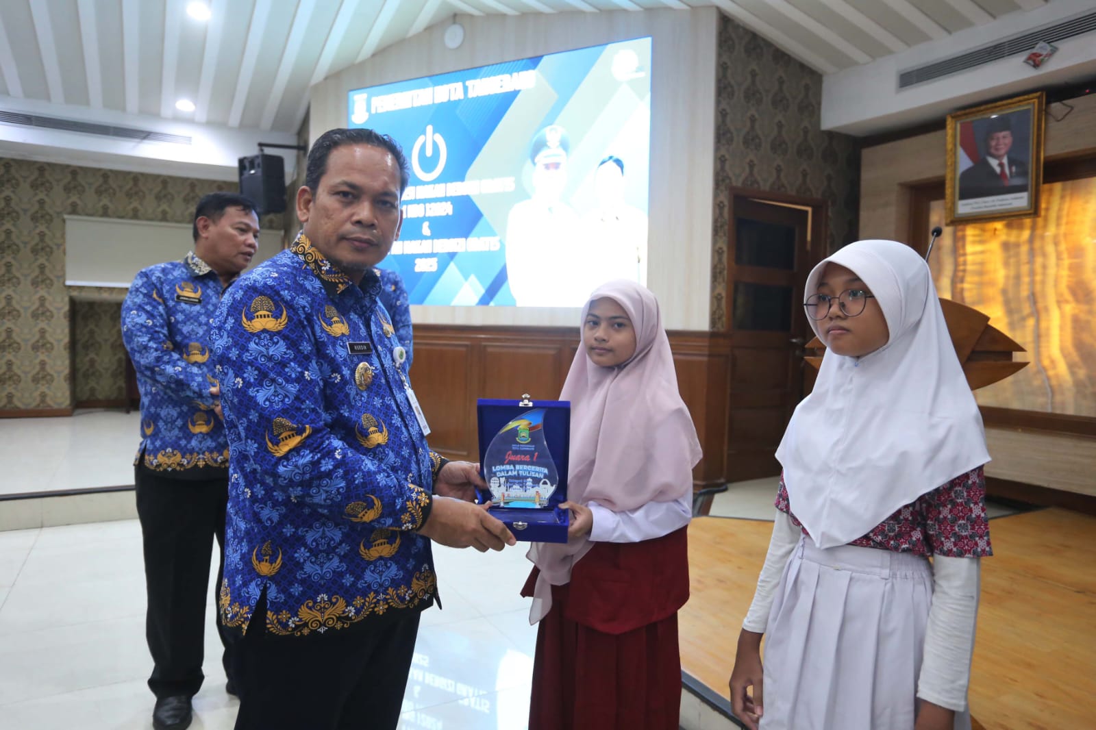 Pj Wali Kota Tangerang Sampaikan Kesiapan Pelaksanaan MBG Tahun 2025 Saat Evaluasi.