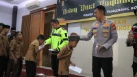 Peduli Yatim dan Piatu, Polres Metro Tangerang Kota Bakti Sosial di Yayasan Putra Asih Tangerang.