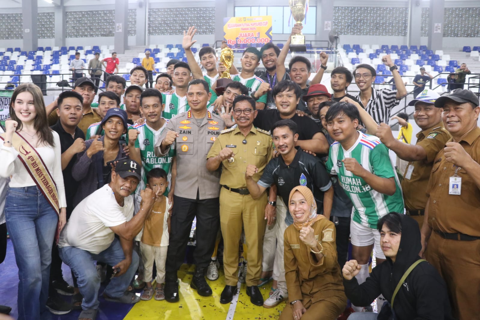 Kapolres dan Wali Kota Tangerang Tutup Turnamen Futsal Kapolres Cup 2025, Tim Futsal Banksasuci Juara 1.