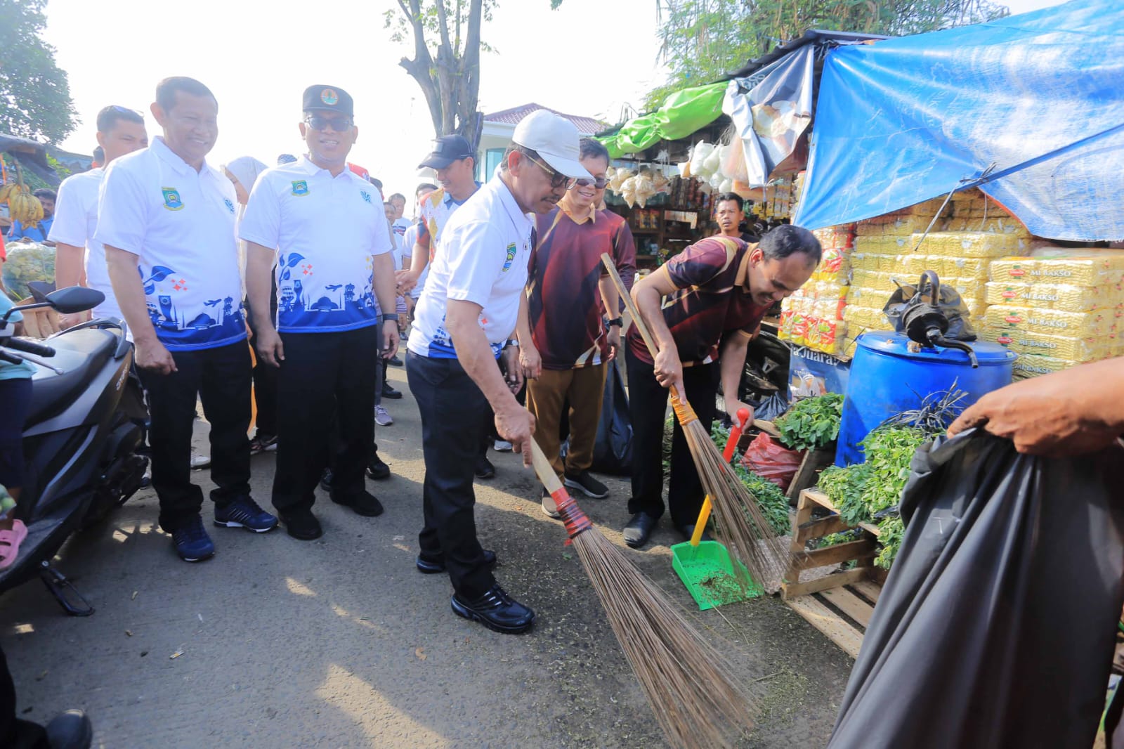 Pemkot Tangerang Bersama Ribuan Warga Gelar Aksi Bersih Bersih.