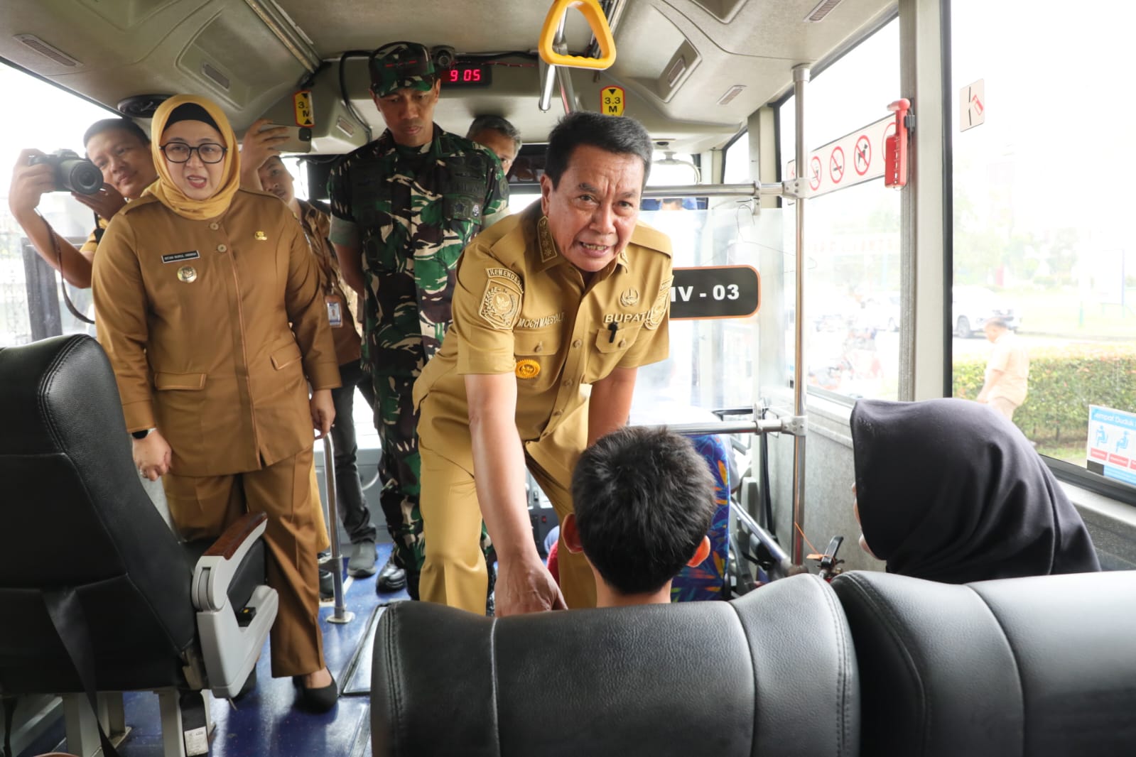 Pemkab Tangerang Luncurkan Program Uji Coba Angkutan Sekolah Gratis Bagi Pelajar.