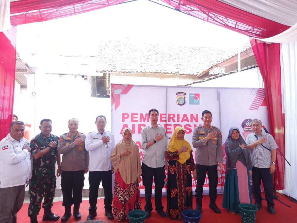 Polri Peduli di Hari Bhayangkara Ke-79, Polres Metro Tangerang Kota Resmikan Sarana Air Bersih di Pakuhaji.