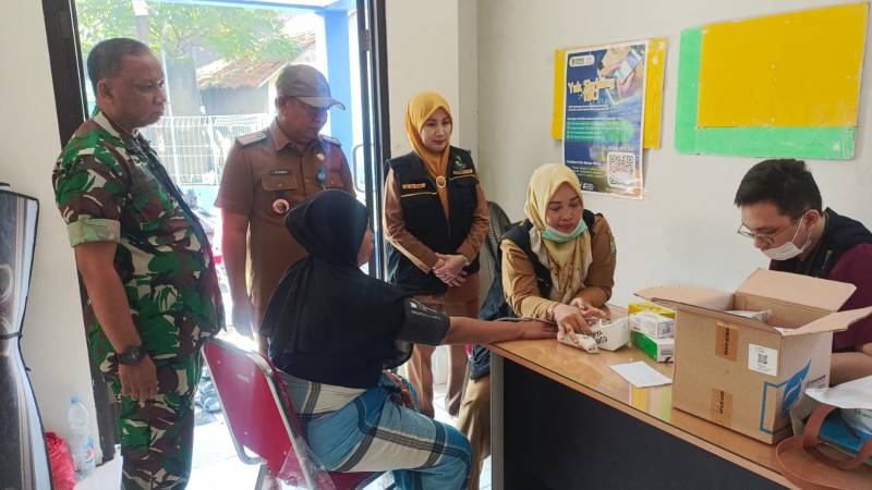 Dinkes Kota Tangerang Dirikan 11 Posko Kesehatan di Lokasi Terdampak Banjir.