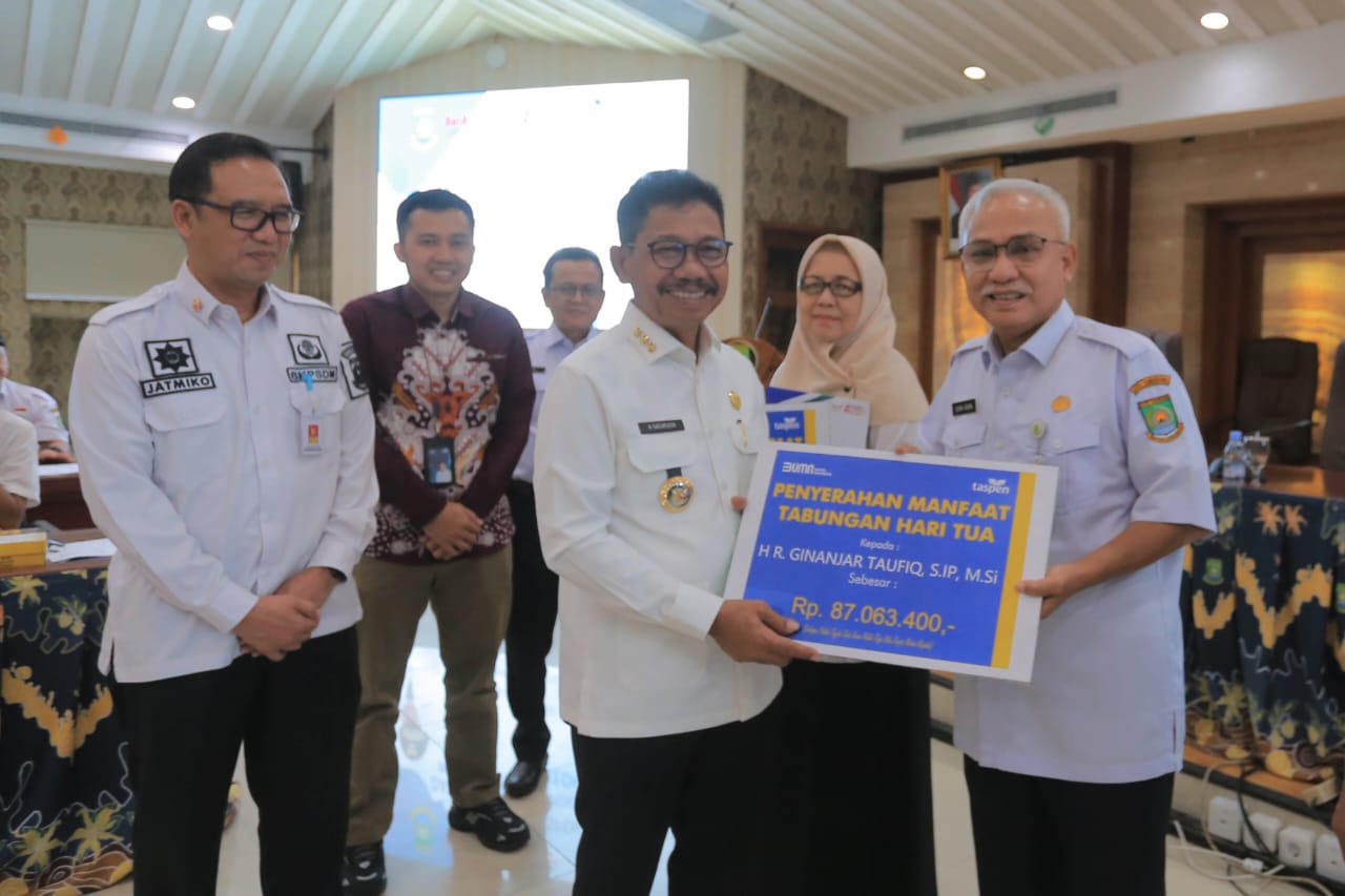 Wali Kota Tangerang Lepas 84 ASN Purna Bhakti.