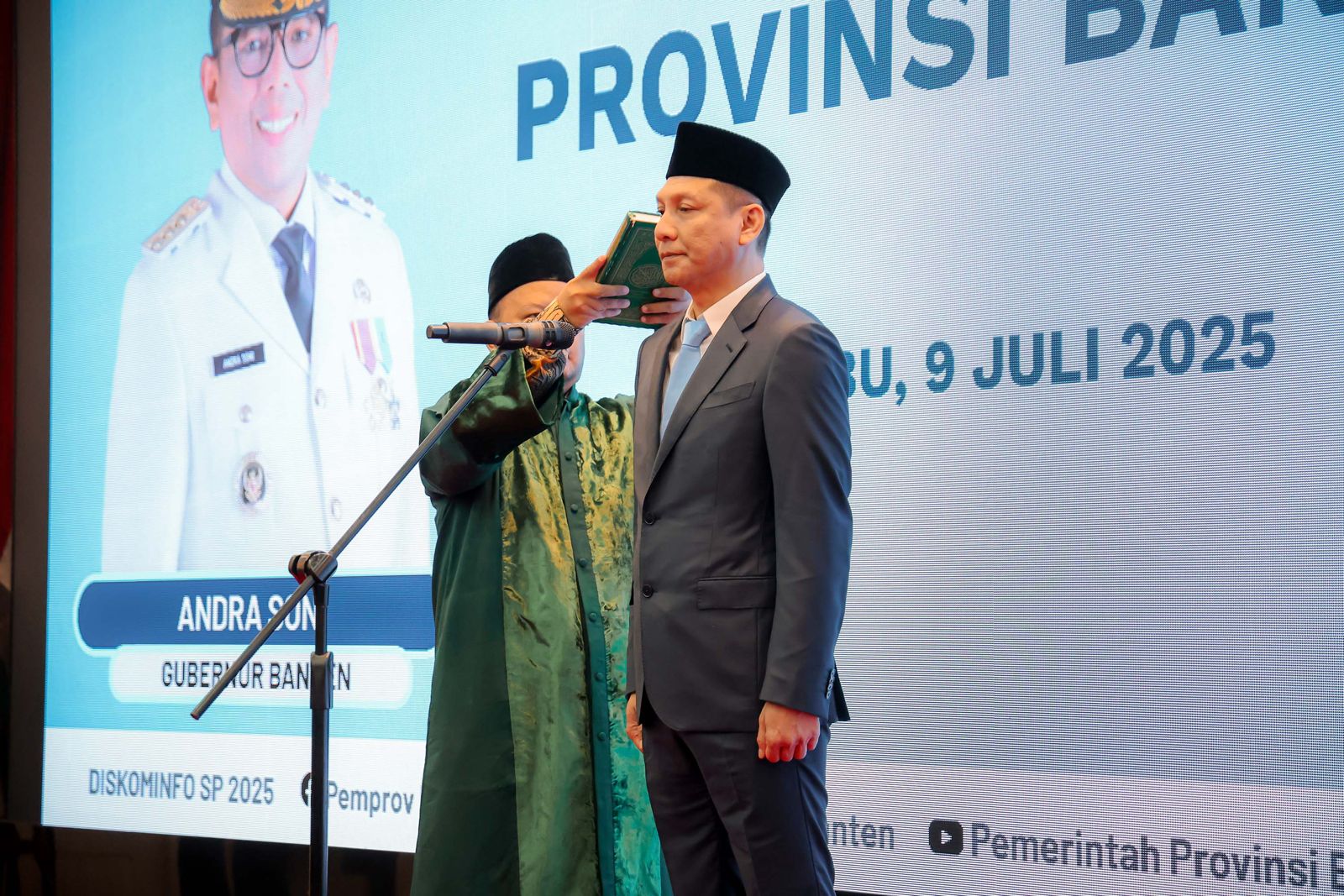 Gubernur Banten Andra Soni Lantik Deden Apriandhi H Sebagai Sekda Provinsi Banten.