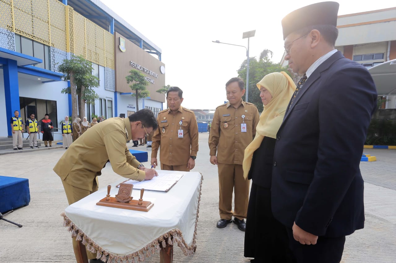 Dirum PDAM TB Tommy Herdiansyah Dilantik Walikota Tangerang.