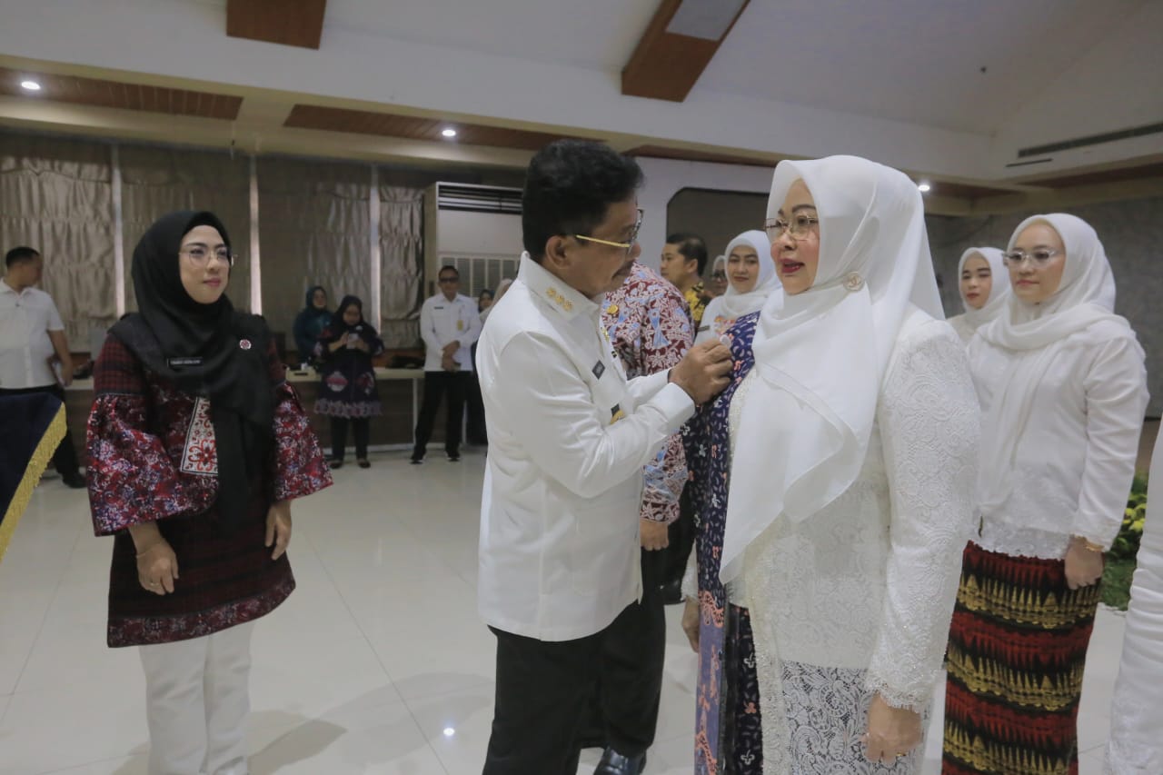 Wali Kota Tangerang Lantik Pengurus Dekranasda dan Bunda PAUD.