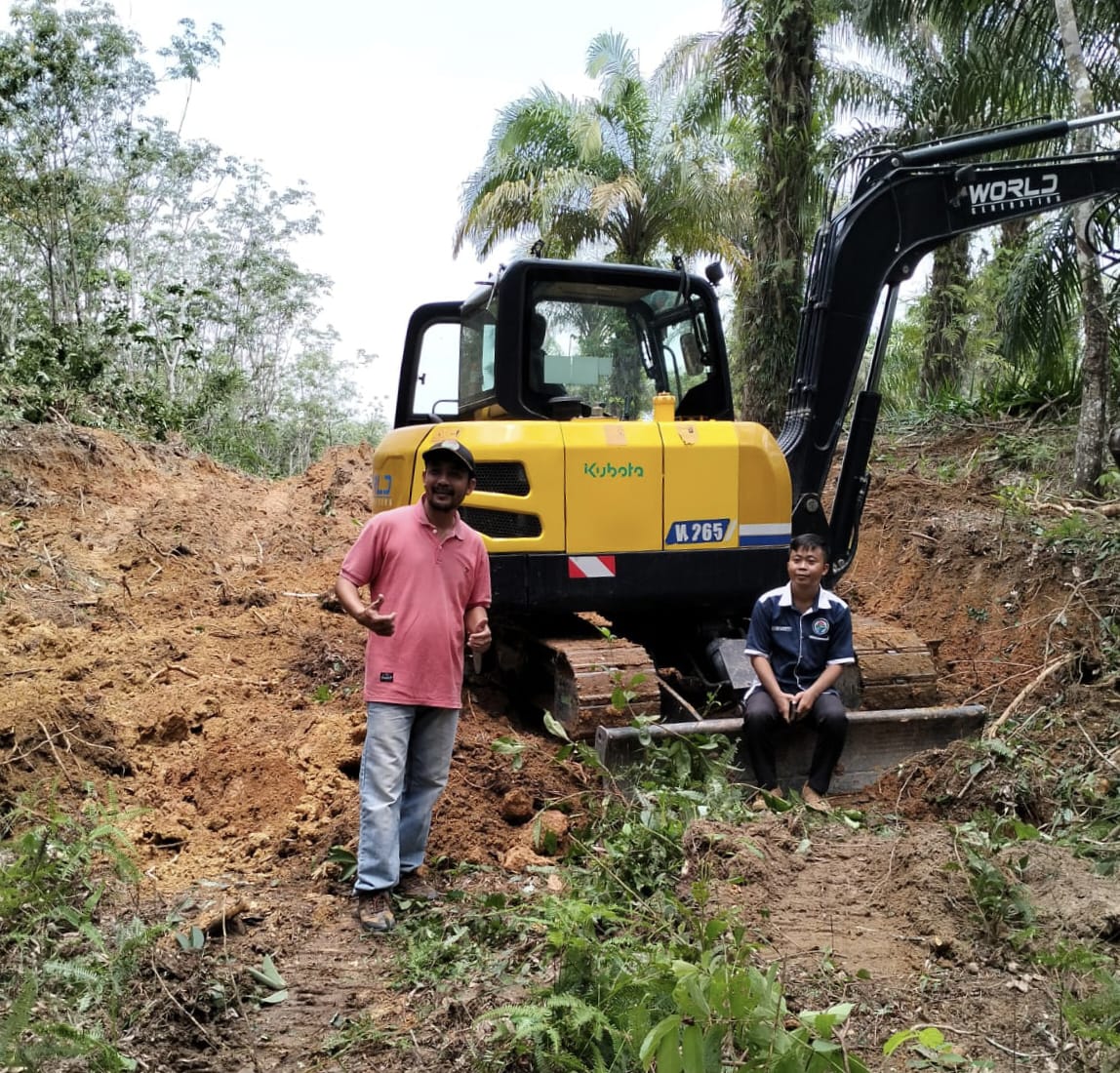 Pemkam Karya Murni Jaya Buat Badan Jalan Usaha Tani dari Dana Desa Tahun 2024.