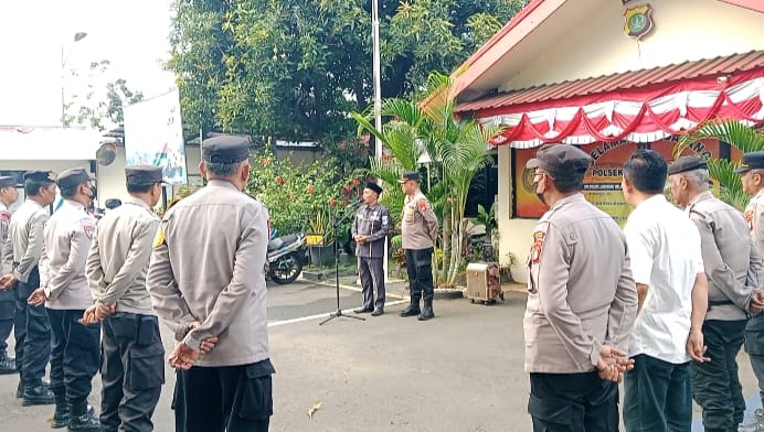 Kapolsek Jatiuwung Pimpin Apel Pagi, Ingatkan Anggota Waspada Curanmor dan Aksi Matel. Kapolsek Jatiuwung Pimpin Apel Pagi, Ingatkan Anggota Waspada Curanmor dan Aksi Matel.