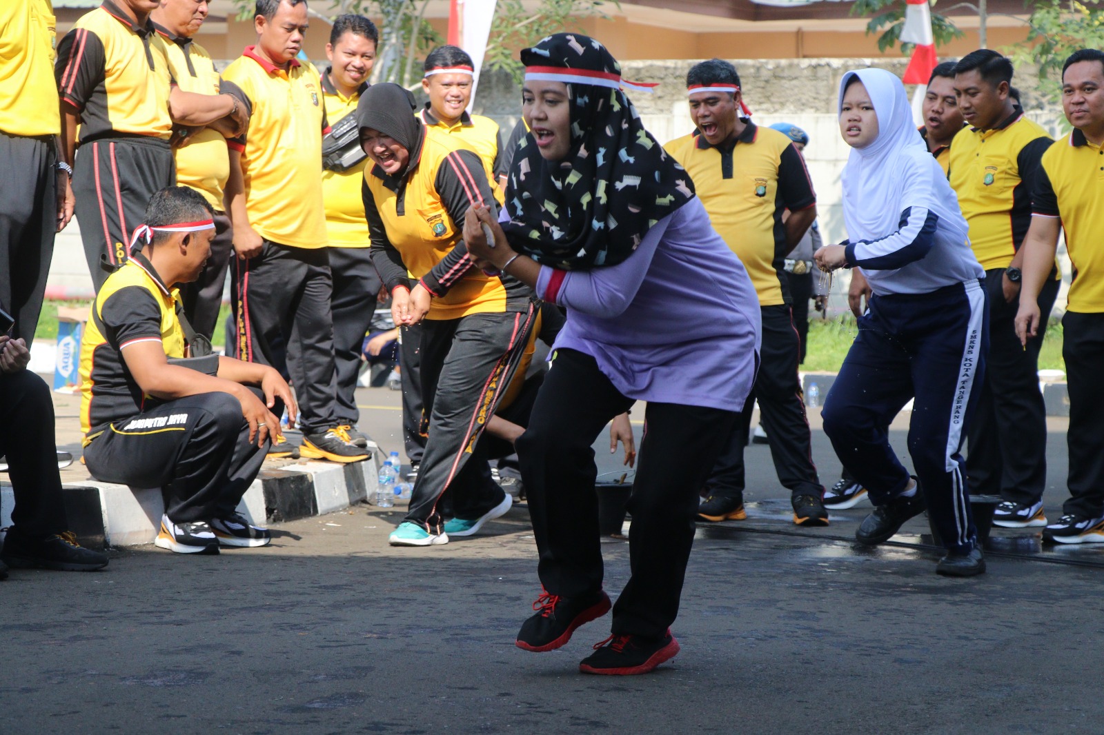 Tawa, Olahraga, dan Kebersamaan Warnai Jalan Santai serta Lomba Meriah Polres Metro Tangerang Kota.