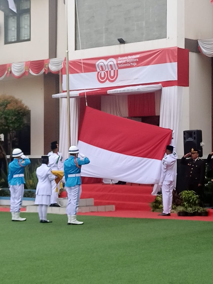 Kecamatan Jatiuwung pada Kegiatan Upacara Penurunan Bendera HUT RI Ke-80.