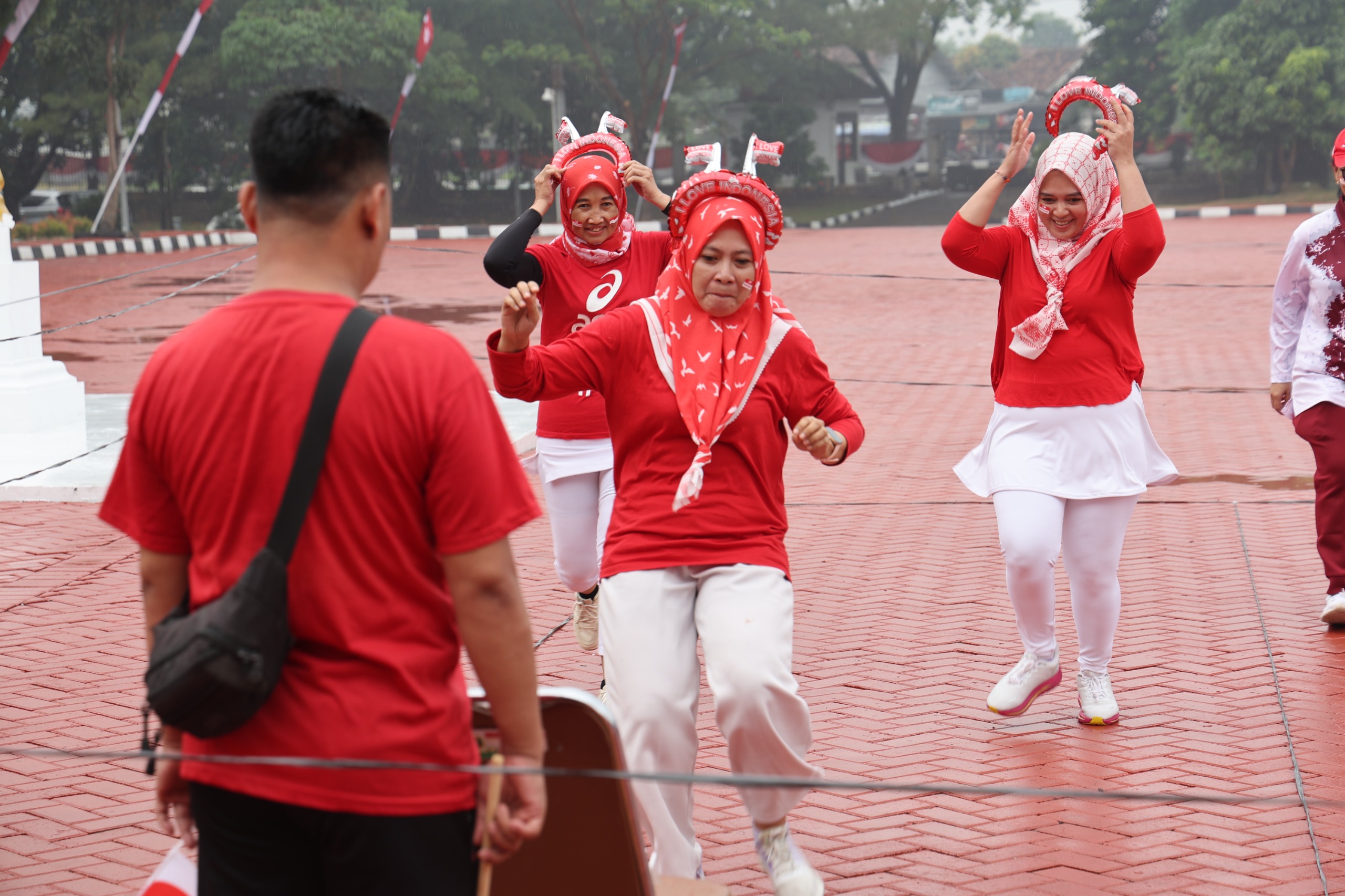 Ratusan Pegawai di lingkungan Sekda Provinsi Banten Mengikuti Lomba HUT ke-80 Kemerdekaan RI.