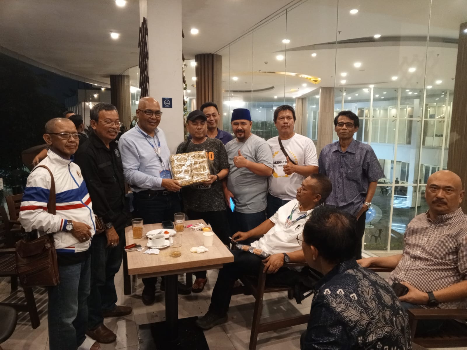 Kopi Leuit Baduy Hadiah Kemenangan Cak Munir dari PWI Banten.