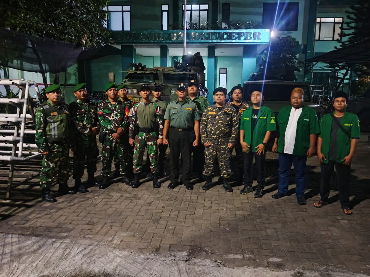 Ciptakan Situasi Kondusif, Koramil 02/Btc Patroli Bersama Komduk.