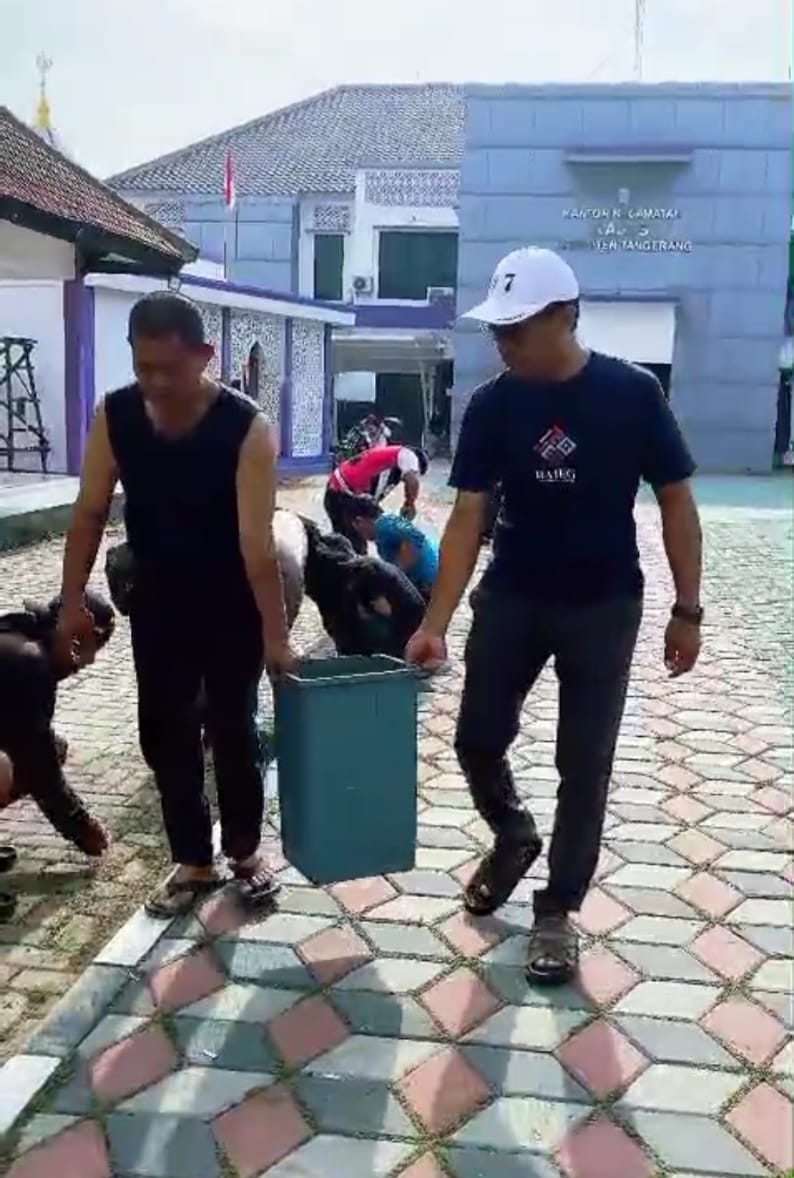 Camat Rajeg Pimpin Kegiatan World Clean Up Day.