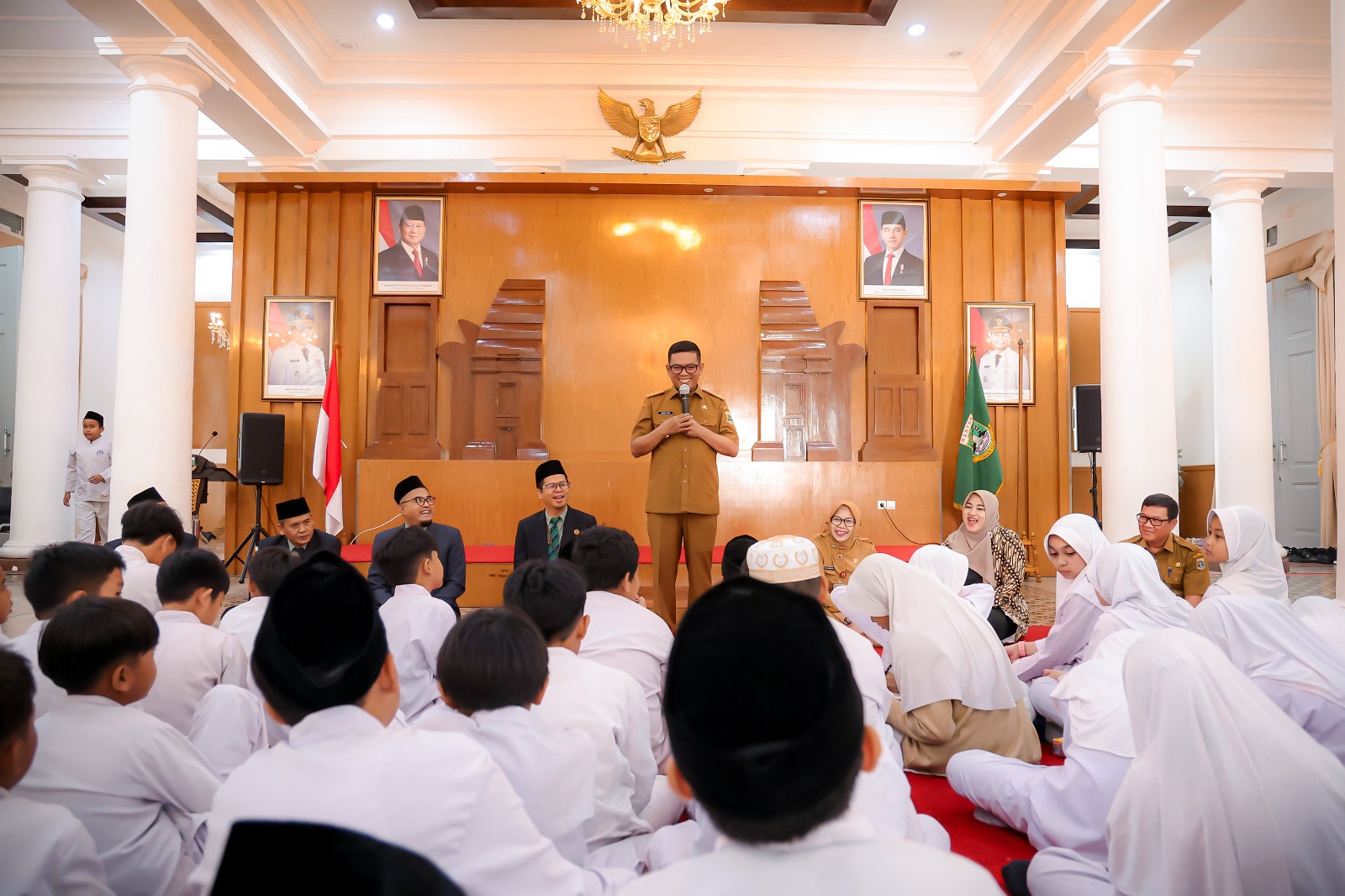 Gubernur Banten Andra Soni Ajak Ratusan Siswa SD Belajar Sejarah di Gedung Negara.