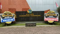 Banyaknya Karangan Bunga Sarkastis di Depan Kantor BPN Kabupaten Tangerang.