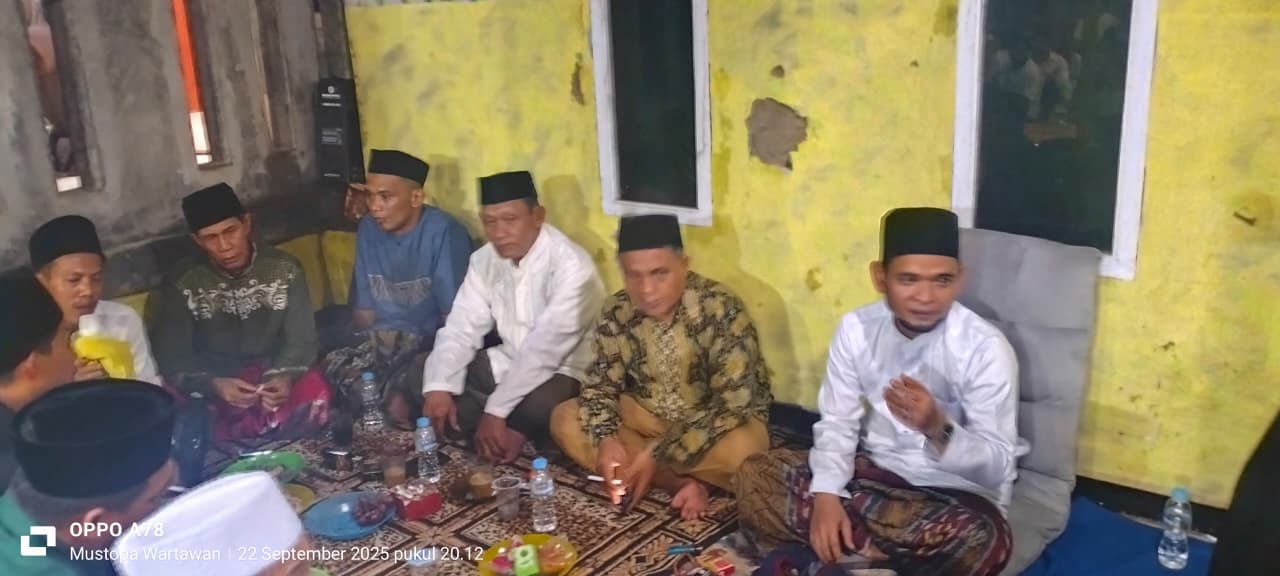 Pimpinan Majelis Ta’lim Manaqib Kp. Sikluk Gelar Tasyakuran Jelang Umroh.