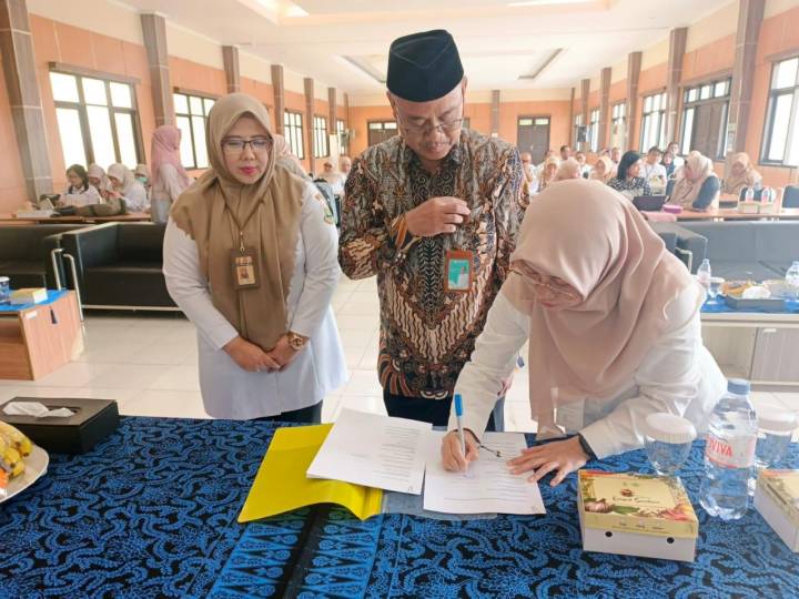 Mengentaskan Stunting, Dinkes Kota Tangerang Jalin Kerja Sama dengan Poltekkes Jakarta 1.