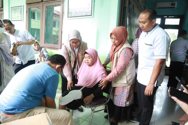 Pemkot Tangerang Salurkan Kaki Palsu dan Alat Pendengaran, Dukung Mobilitas Puluhan Difabel.