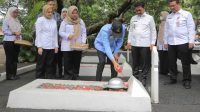 Walikota Tangerang Dampingi Menteri Ziarah ke Makam Daan Mogot