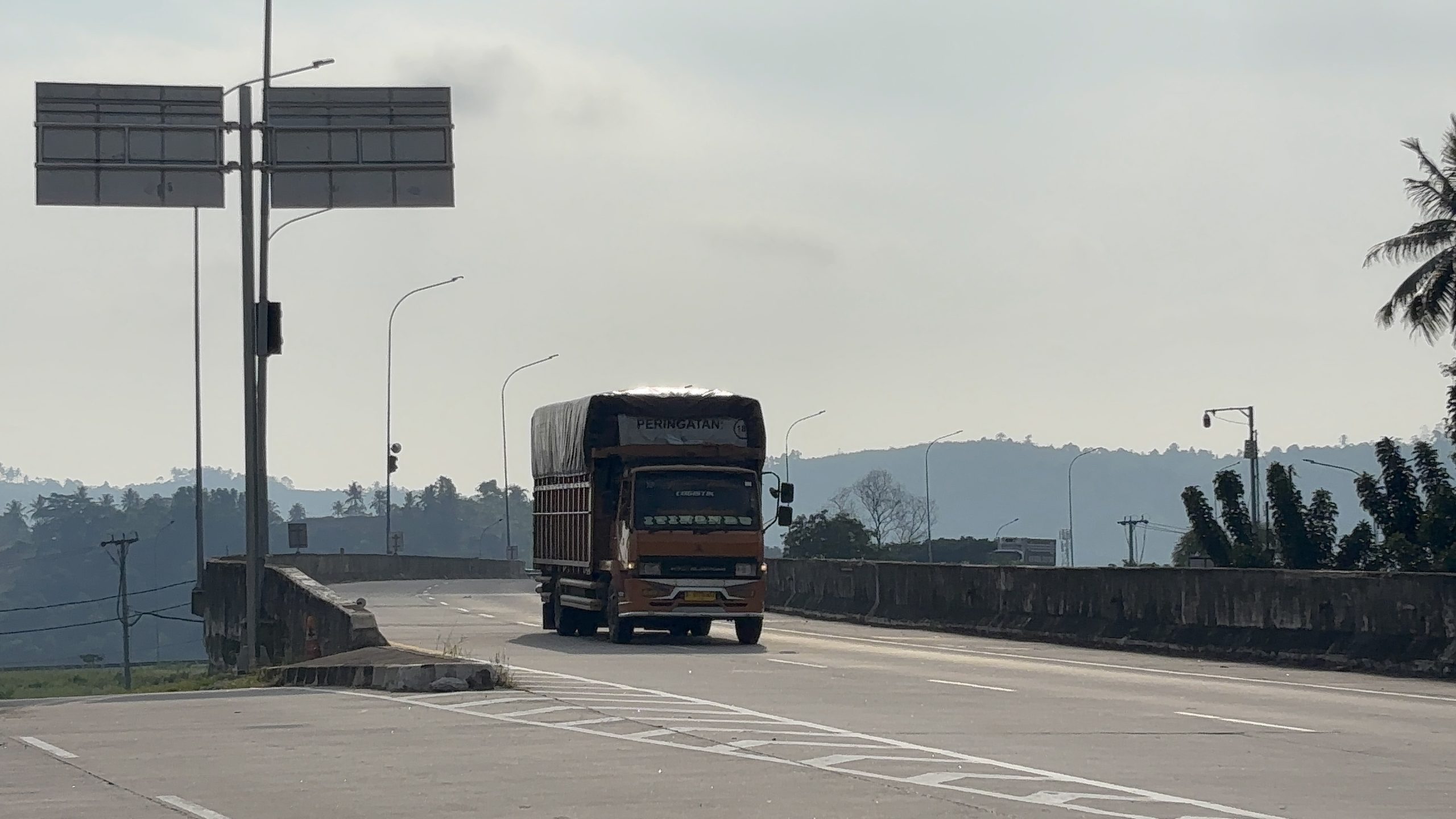 Menhub Evaluasi Pembatasan Angkutan Barang Demi Kelancaran Arus Nataru 2025/2026. Menhub Evaluasi Pembatasan Angkutan Barang Demi Kelancaran Arus Nataru 2025/2026.