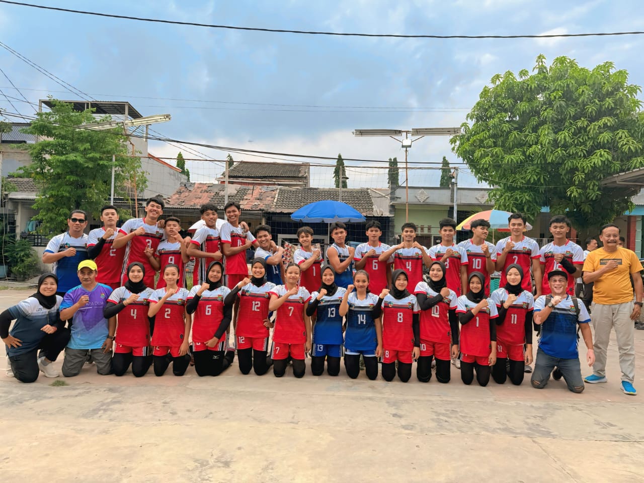 Kecamatan Kelapa Dua Raih Juara Pertama Turnamen Bola Voli Sektor Putra dalam Bupati Cup 2025