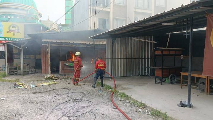 BPBD Kota Tangerang Bergerak Cepat Padamkan Kebakaran Rumah Makan di Perintis Kemerdekaan