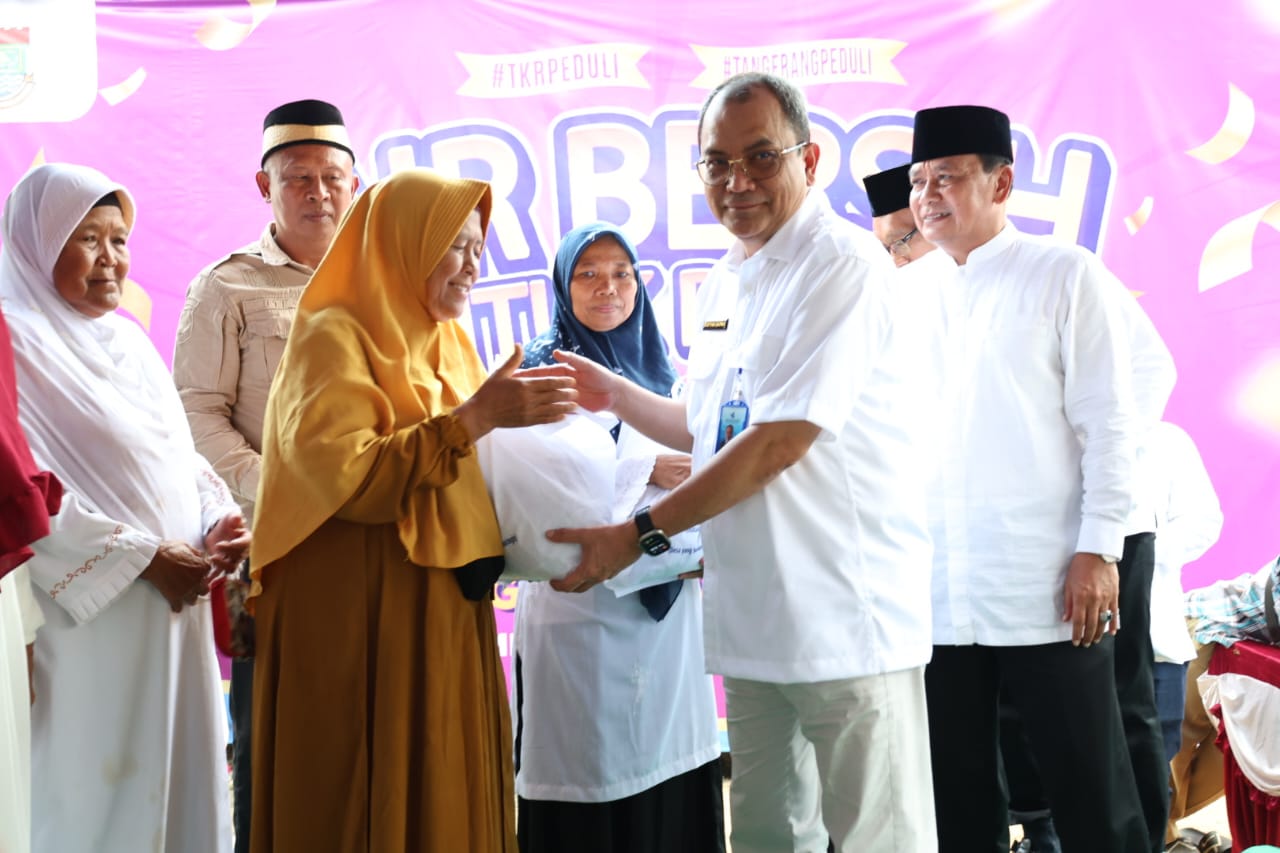 Program "Air Bersih untuk Rakyat" Perumdam TKR Beri Pemasang Sambungan Gratis di Kec -Rajeg