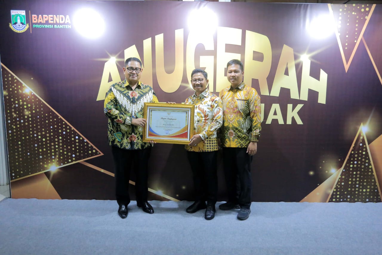 Kota Tangerang Terima Penghargaan Patuh Pajak Tahun 2025