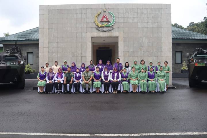 Posyandu Bungur 1 Jatiuwung Dinilai Tim Provinsi Banten dalam Lomba Posyandu BKB. Posyandu Bungur 1 Jatiuwung Dinilai Tim Provinsi Banten dalam Lomba Posyandu BKB.