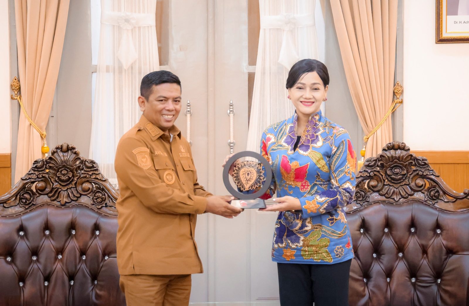 Terima Kunjungan OJK, Gubernur Andra Soni Dorong Penguatan Bank Banten dan Sinergi Literasi Keuangan