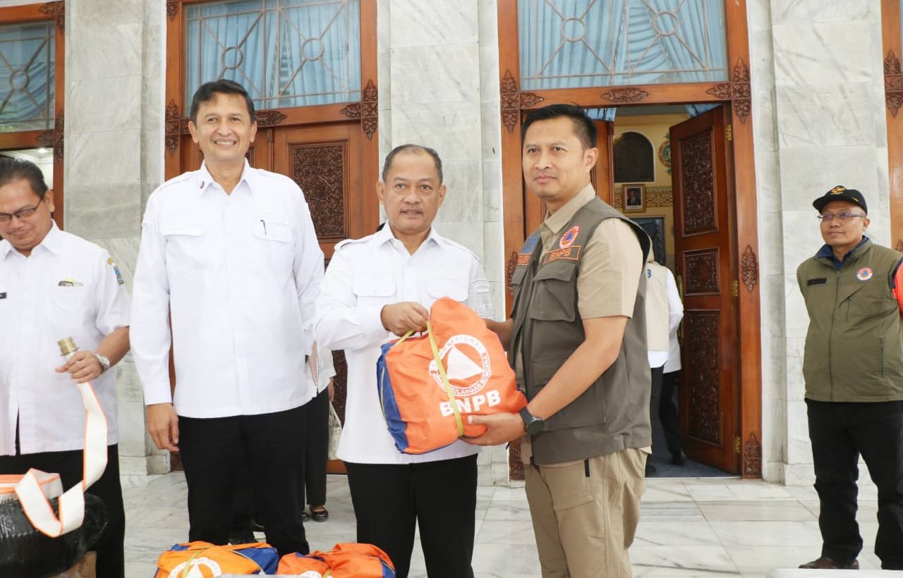 Pemkab Serang Terima Bantuan Logistik dan Peralatan Penanganan Banjir dari BNPB