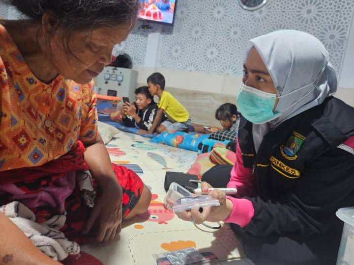 Lindungi Kesehatan Warga Terdampak Banjir Pemkot Tangerang Buka 10 Posko Kesehatan