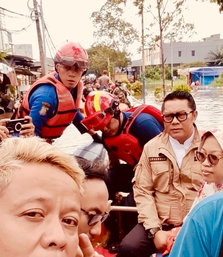 Wakil Wali Kota Tinjau Langsung, Pemkot Tangerang Intensif Tangani Banjir Luapan Kali Sabi.
