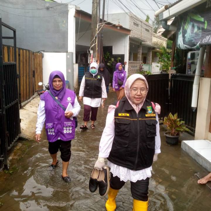 Genangan Berangsur Surut, Dinkes Kota Tangerang Lakukan Pemeriksaan Kesehatan Door to Door.