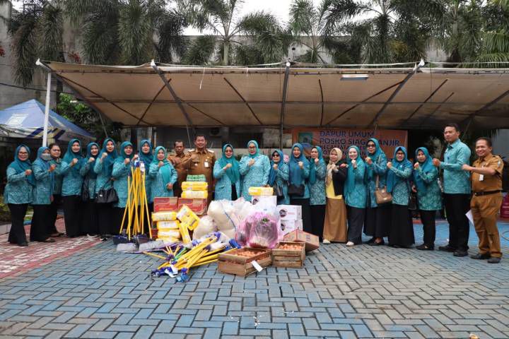 TP PKK Kota Tangerang Salurkan Bantuan Logistik untuk Warga Terdampak Banjir